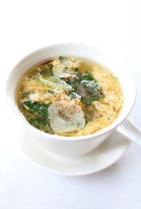 簡単美味しい【モロヘイヤと卵の中華スープ