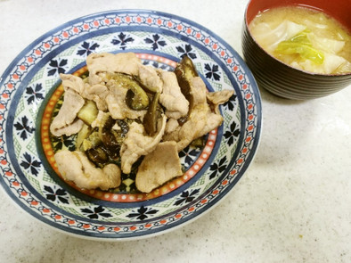 ✨豚肉と茄子の生姜焼き＆キャベツの味噌汁の写真