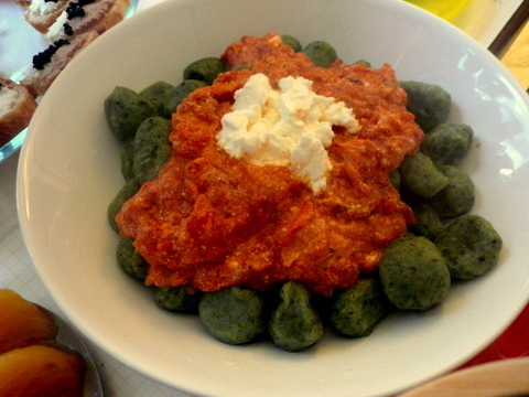 リコッタチーズ、トマト、ほうれん草のフリッタータ レシピ