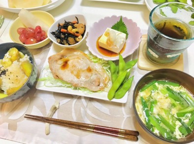 豚ロースメインの夕飯メニュー・栗ご飯の写真