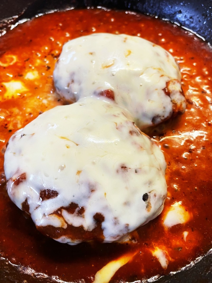 トマトソースのチーズハンバーグの画像