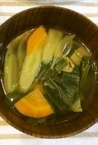 チンゲン菜とごぼうのカレー風味スープ