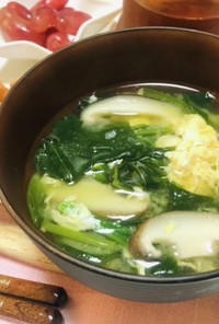 椎茸とほうれん草と卵のお味噌汁