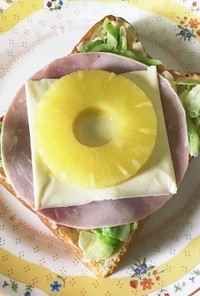 給食のオープンサンド♡パインハムチーズ