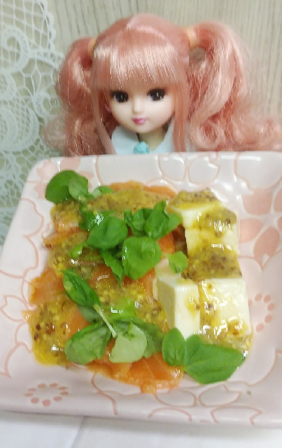 リカちゃん♡クリチサーモンバジル香る前菜の画像