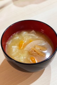味噌汁(大根、人参、キャベツ)