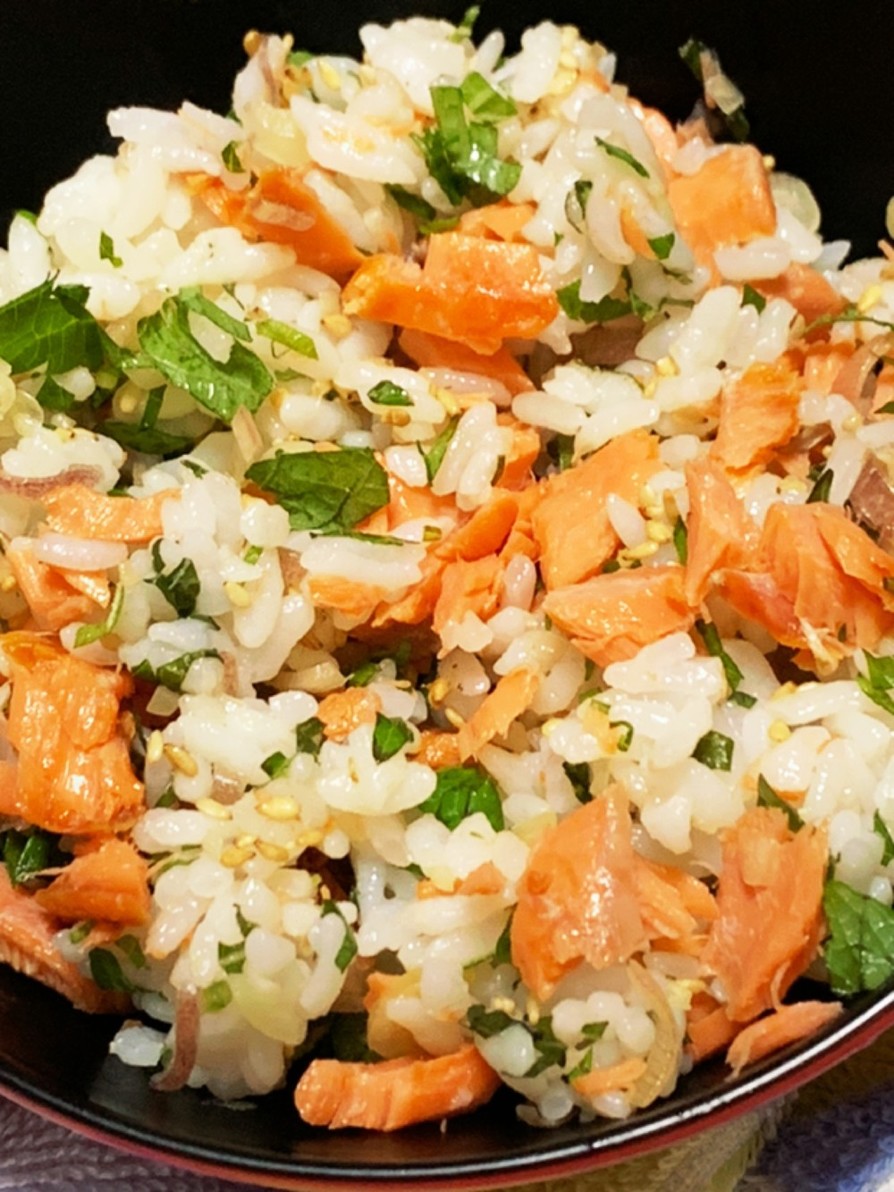 焼鮭と大葉の混ぜご飯の画像