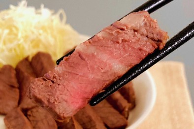 ノンフライヤーで牛ヒレ肉のステーキの写真