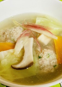 野菜と鶏団子の塩麹スープ