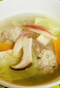 野菜と鶏団子の塩麹スープ