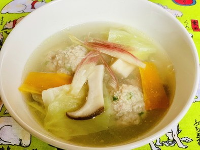 野菜と鶏団子の塩麹スープの写真