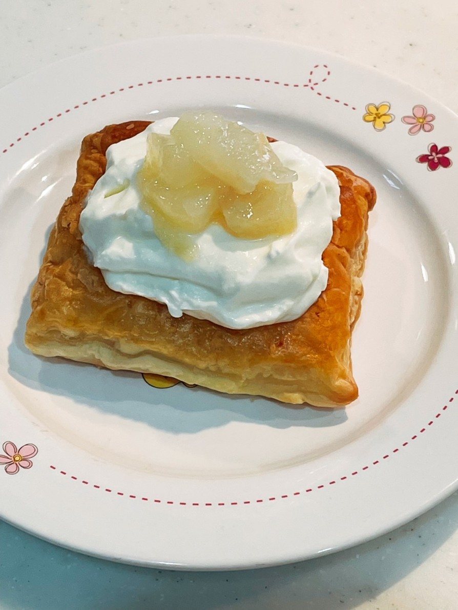 簡単！洋梨の水切りヨーグルトクリームパイの画像