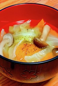 鶏の煮汁で野菜スープ