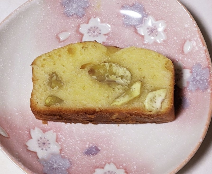 栗の甘露煮入りケーキの画像