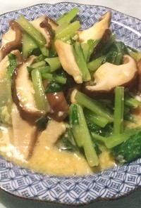 麺つゆで超簡単！小松菜と椎茸の卵とじ