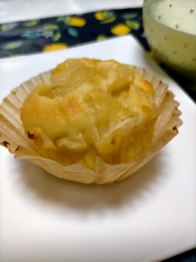 【式根島給食】りんごとヨーグルトのケーキの写真