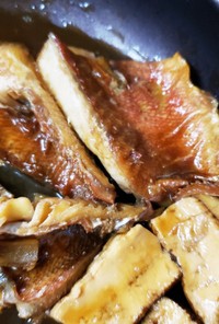 冷凍赤魚で＝赤魚と豆腐の煮物