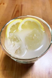 レモン乳酸飲料ソーダ（檸檬養樂多）