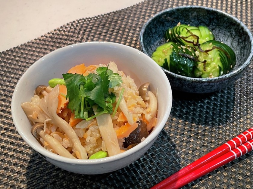簡単！秋鮭とたっぷりキノコの炊き込みご飯 by 5ばば 【クックパッド】 簡単おいしいみんなのレシピが361万品 簡単！... 