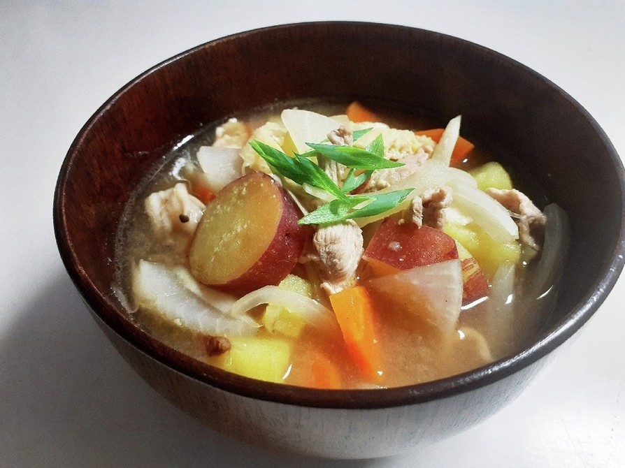 簡単豚汁☆野菜たっぷりサツマイモ入り豚汁の画像