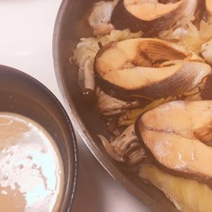 鮭と野菜のフライパン蒸し☆味噌マヨソース