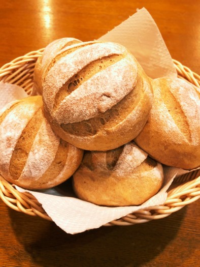 全粒粉100%のパン（HB使用）の写真