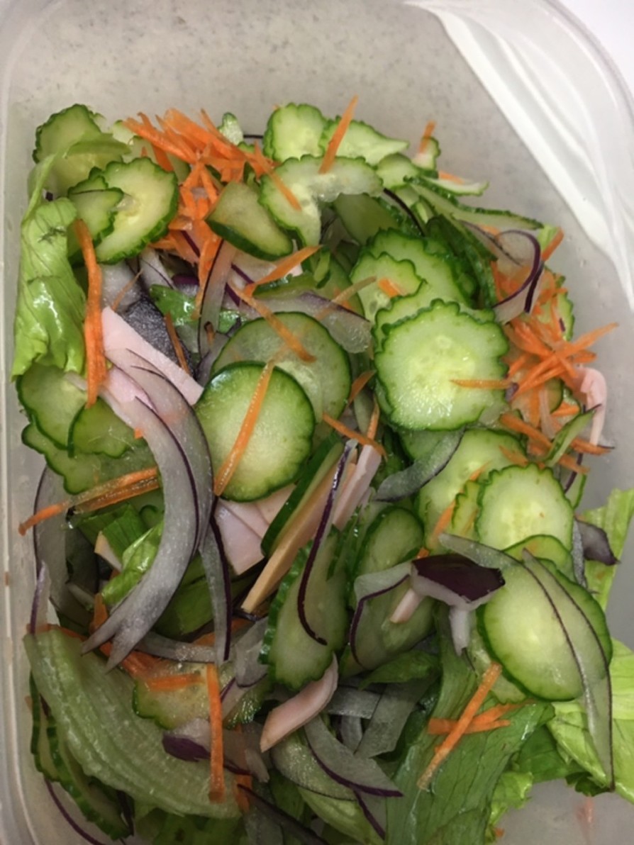 残り野菜で簡単彩サラダの画像