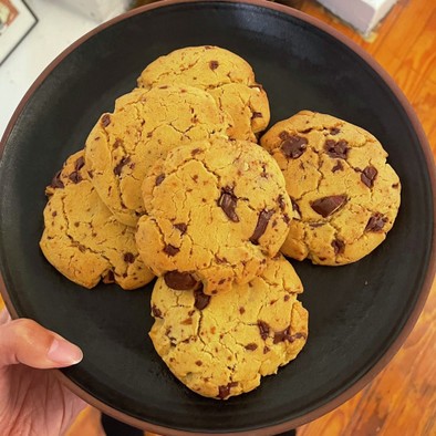 ひよこ豆パウダーのチョコチップクッキーの写真