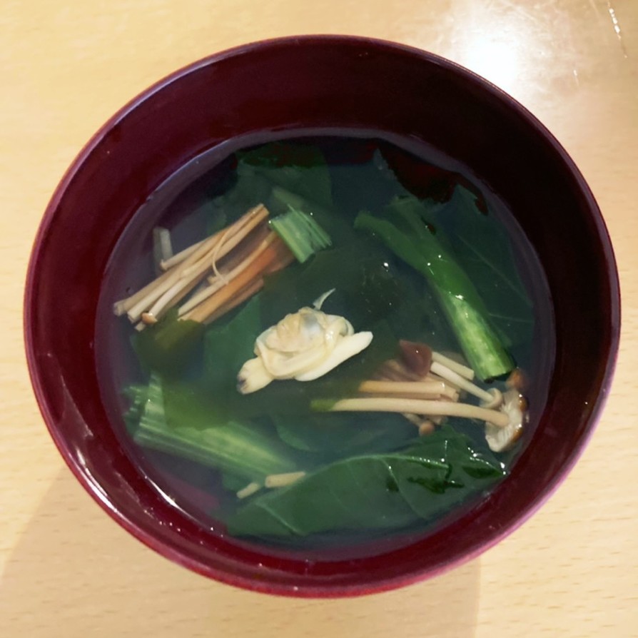 あさりと小松菜、山茶茸の吸い物の画像