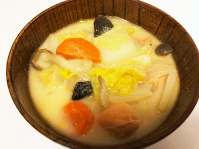鮭と白菜ときのこのミルクスープの写真