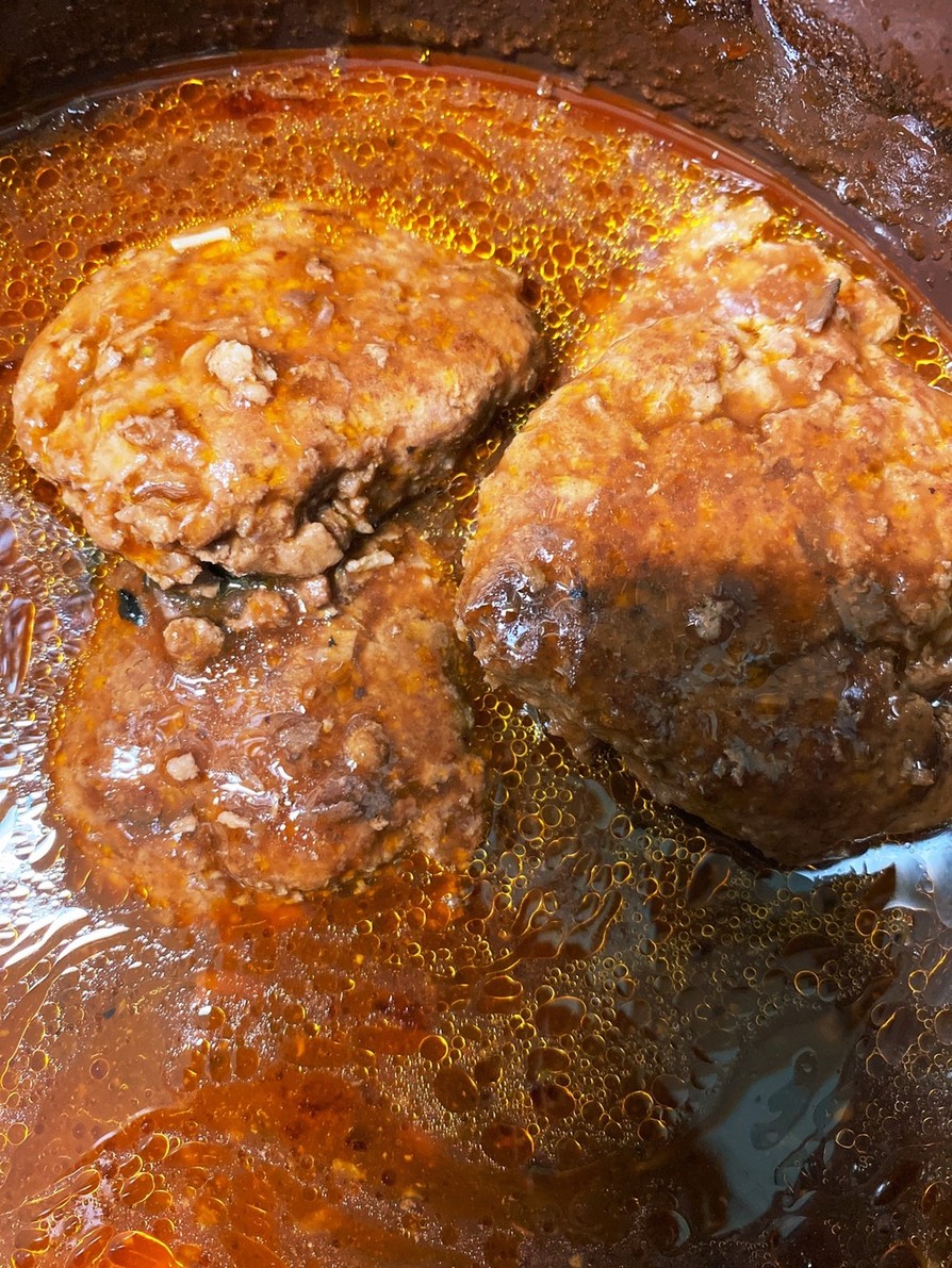 デミグラスソース煮込みハンバーグの画像