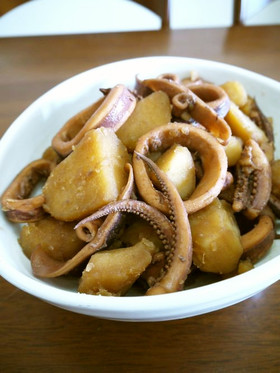 イカとじゃがいもの煮物♪