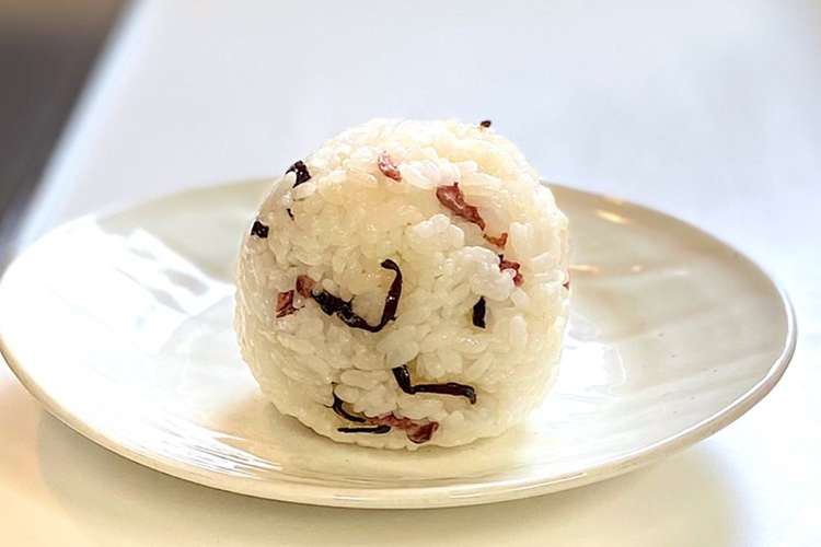 塩昆布とカリカリ梅 うめこ のおにぎり レシピ 作り方 By かっちゃん杉 クックパッド 簡単おいしいみんなのレシピが368万品