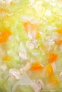 野菜たっぷりの鶏肉スープ