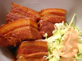沖縄料理の定番、ラフテー