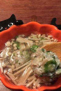餃子餡（餃子）とエノキとオクラのスープ