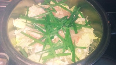 豚肉と白菜とモヤシとニラの旨辛鍋の写真
