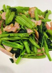 空心菜（あさがお菜）とベーコンの炒め物