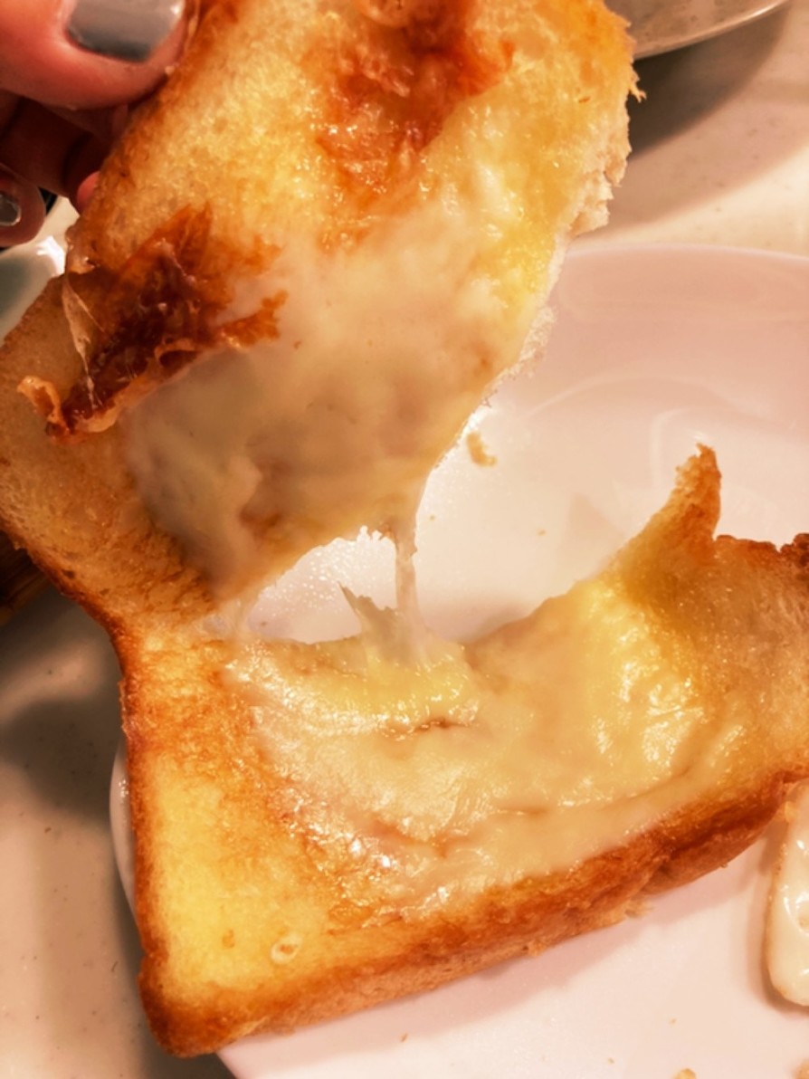 幸せ感じるハチミツチーズトーストの画像