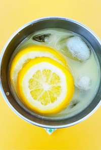 シークワーサーと檸檬の蜂蜜漬けの水割り