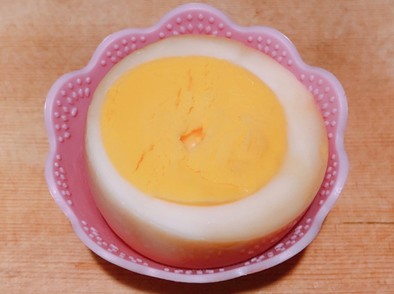 ラーメン屋さんの半熟煮卵の写真