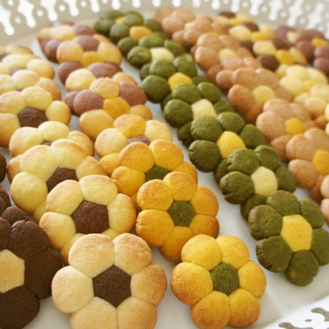 押し花クッキーの作り方 野菜パウダー レシピ 作り方 By Hanamaruch クックパッド 簡単おいしいみんなのレシピが373万品