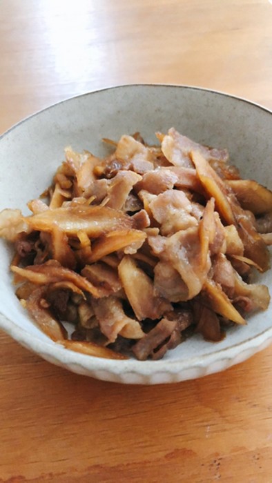 豚肉とごぼうの甘辛炒めの写真