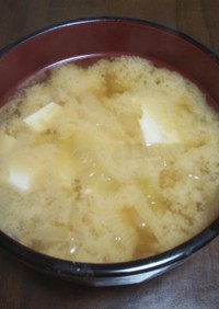 豆腐と玉ねぎの味噌汁