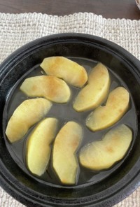 タジン鍋で簡単！暖かいりんごトースト
