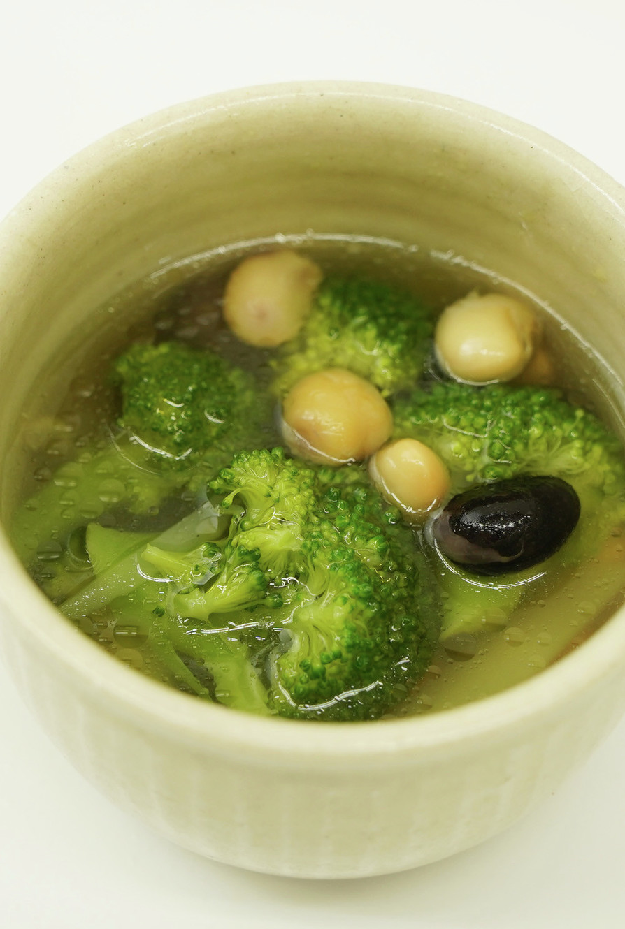 ブロッコリーと豆のコンソメスープの画像