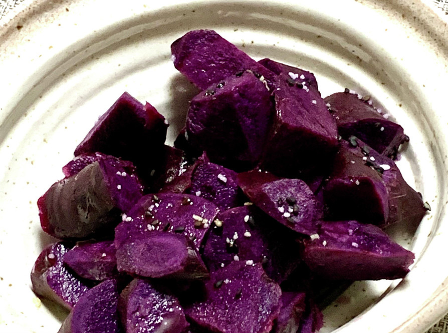 紫芋でおいもさんだけのおかずの画像