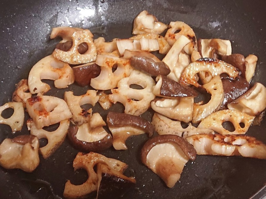 れんこんと椎茸のオリーブオイル炒めの画像
