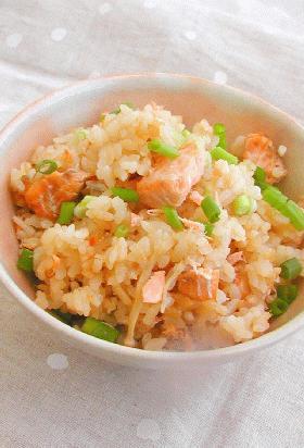 入れて炊くだけ☆鮭の炊き込みご飯