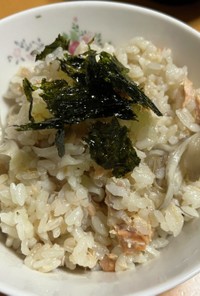 鮭と舞茸の炊き込みご飯、韓国海苔添え